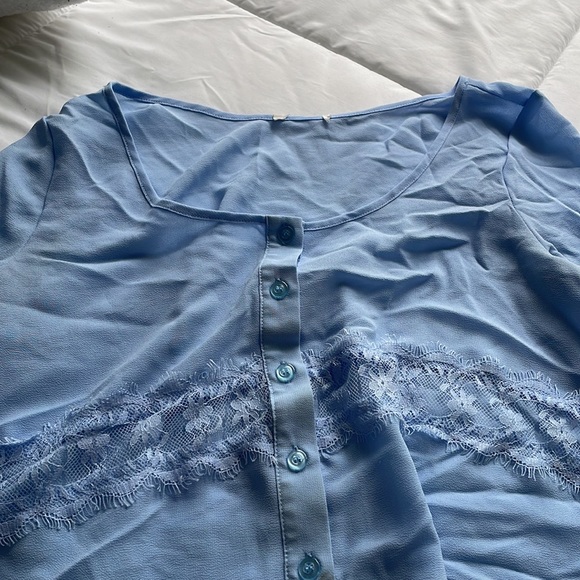 Light blue polyester crop top size medium - Picture 2 of 3